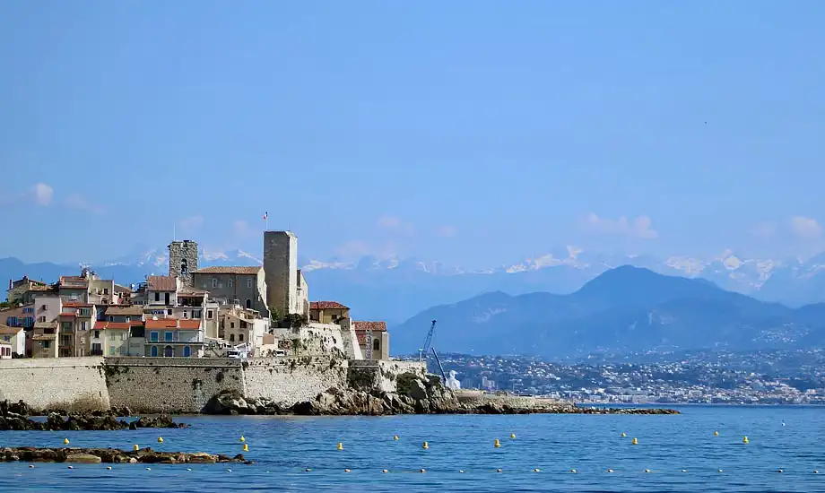 Service de limousine avec chauffeur privé à Antibes - Cap d'Antibes (06600)