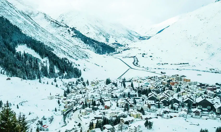 Service de limousine avec chauffeur privé à Andermatt